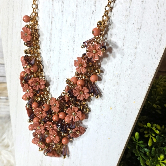 Unique Floral Gold Necklace EUC - Picture 3 of 7